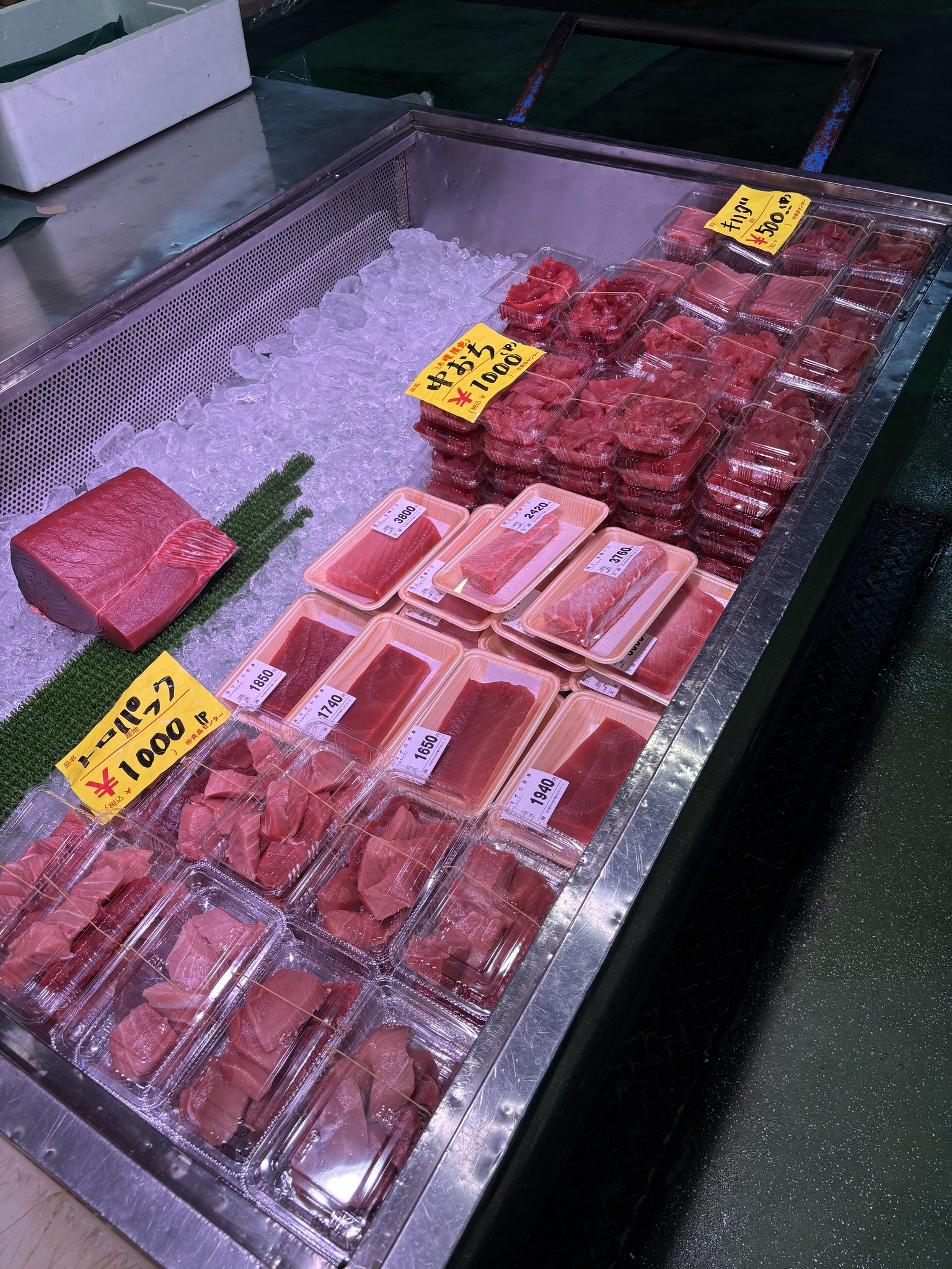 柳橋市場マルナカ食品センターのマグロ商品ラインナップ
